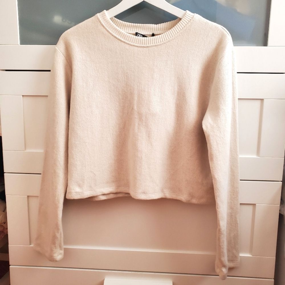 Zara Cropped Sweater Size S